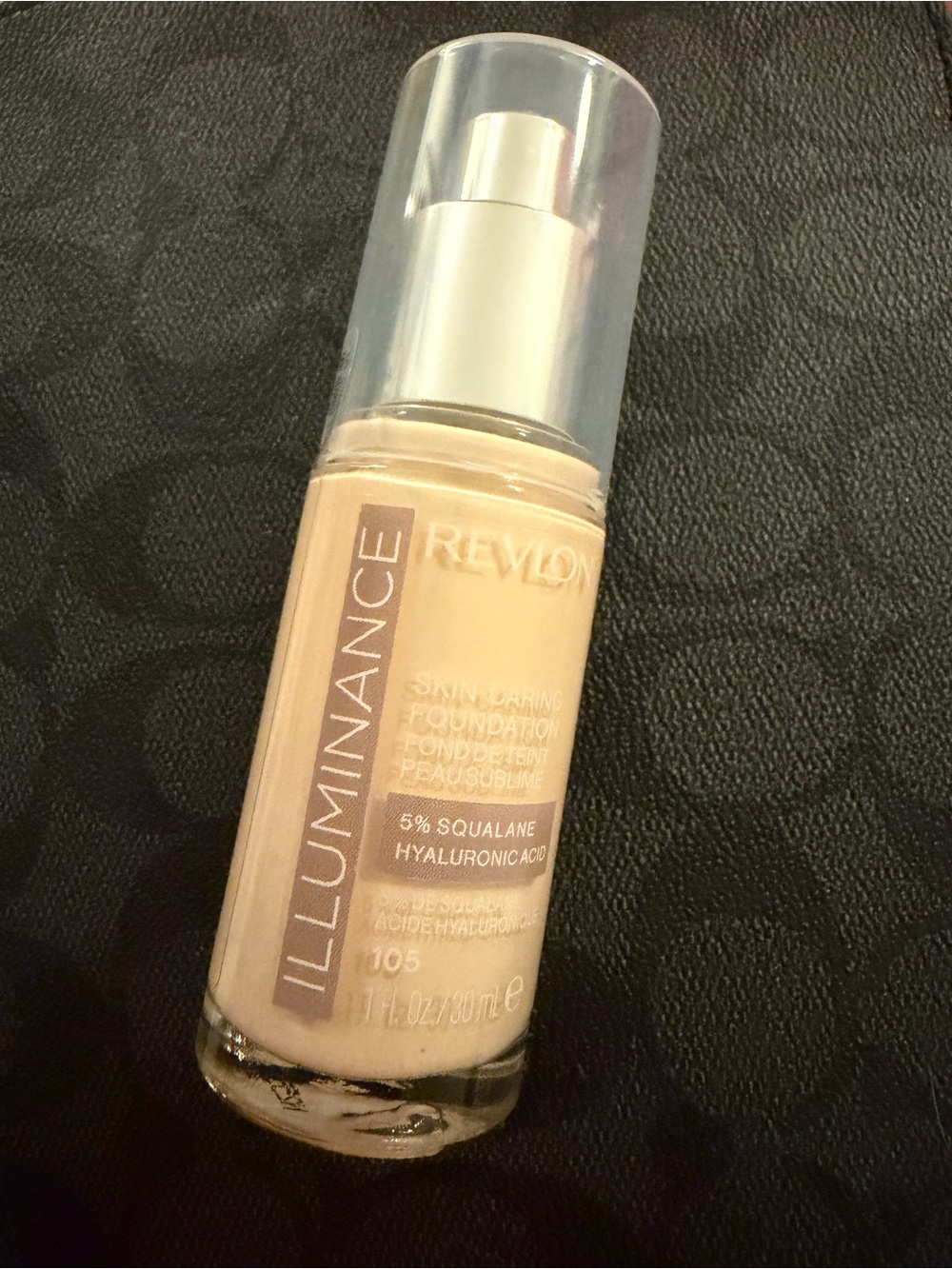 Revlon Illuminance Skin Caring Foundation with hyaluronic  (Light cream ivory)